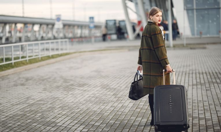 Travel Outfit Ideas: Airport, Flight and City Break Guide